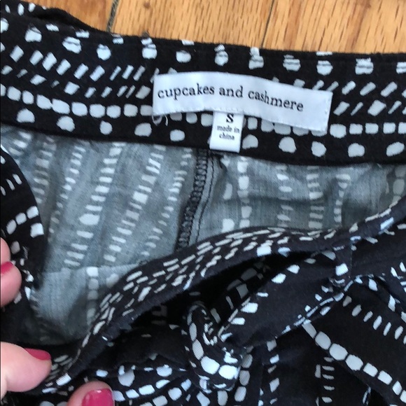 Flowing elephant pants in black and white - Picture 3 of 3